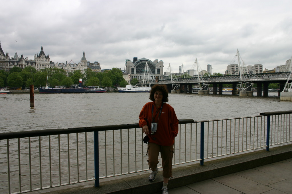 2006/05(May)/London/Day1/1024x768_2006-05-25-London-05-Suzi.JPG