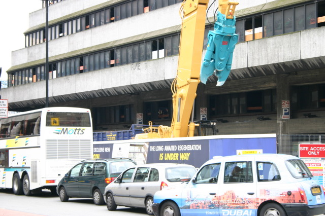 2006-05-25-London-01-building-4b-destroyed.JPG