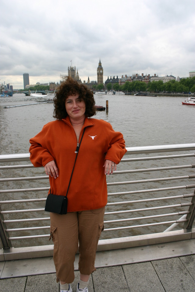 2006/05(May)/London/Day1/640x480_2006-05-25-London-08-Suzi-Parliment-BigBen.JPG