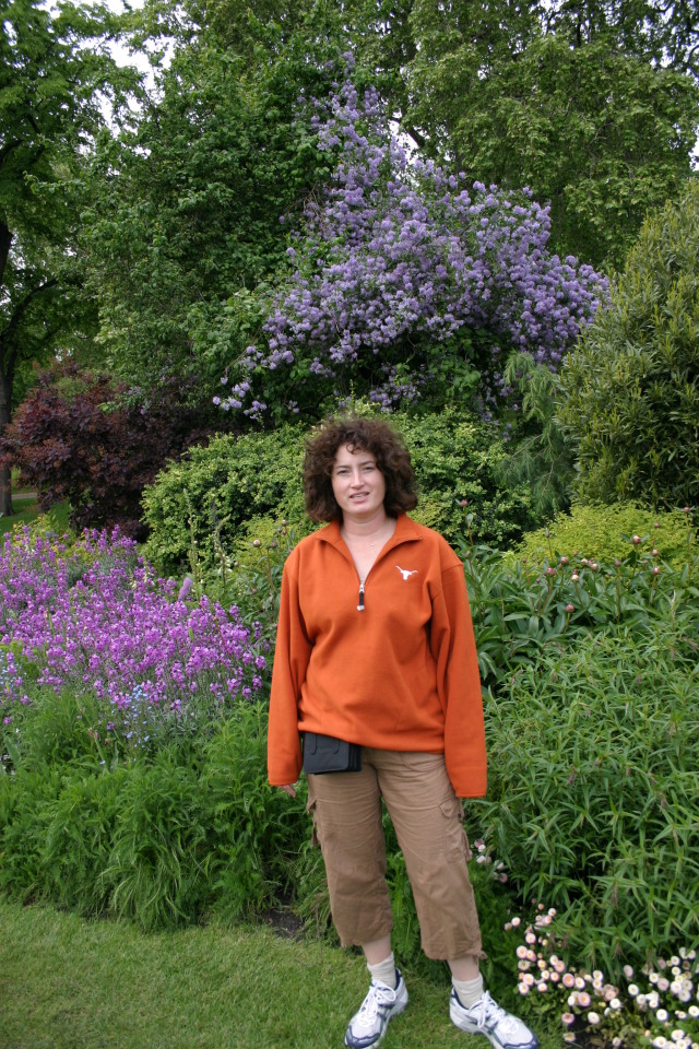 2006-05-25-London-14-Suzi-St-James-Park.JPG
