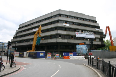 2006-05-25-London-01-building-2b-destroyed.JPG