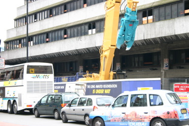 2006-05-25-London-01-building-4b-destroyed.JPG