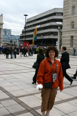 2006-05-25-London-01-building-5b-destroyed-Suzi.JPG