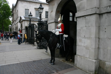 2006-05-25-London-09-Queens-Life-Guard.JPG