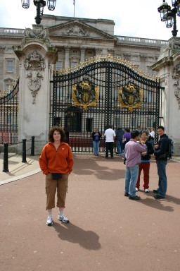 2006-05-25-London-19-Buckingham-Palace-Suzi-Suzi.JPG