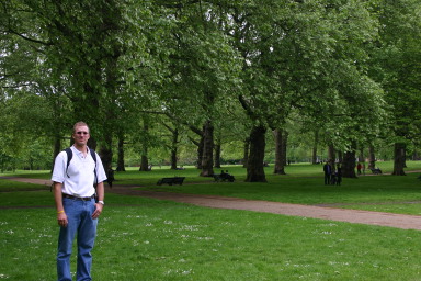 2006-05-25-London-24-Travis-Green-Park.JPG
