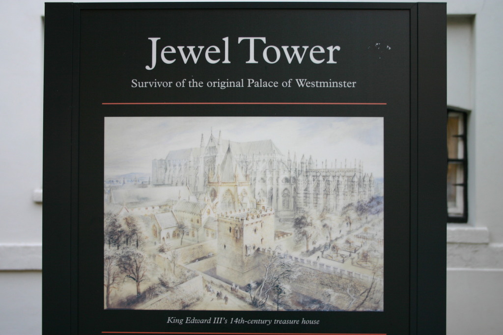 2006/05(May)/London/Day2/1024x768_2006-05-26-London-71-Jewel-Tower.JPG