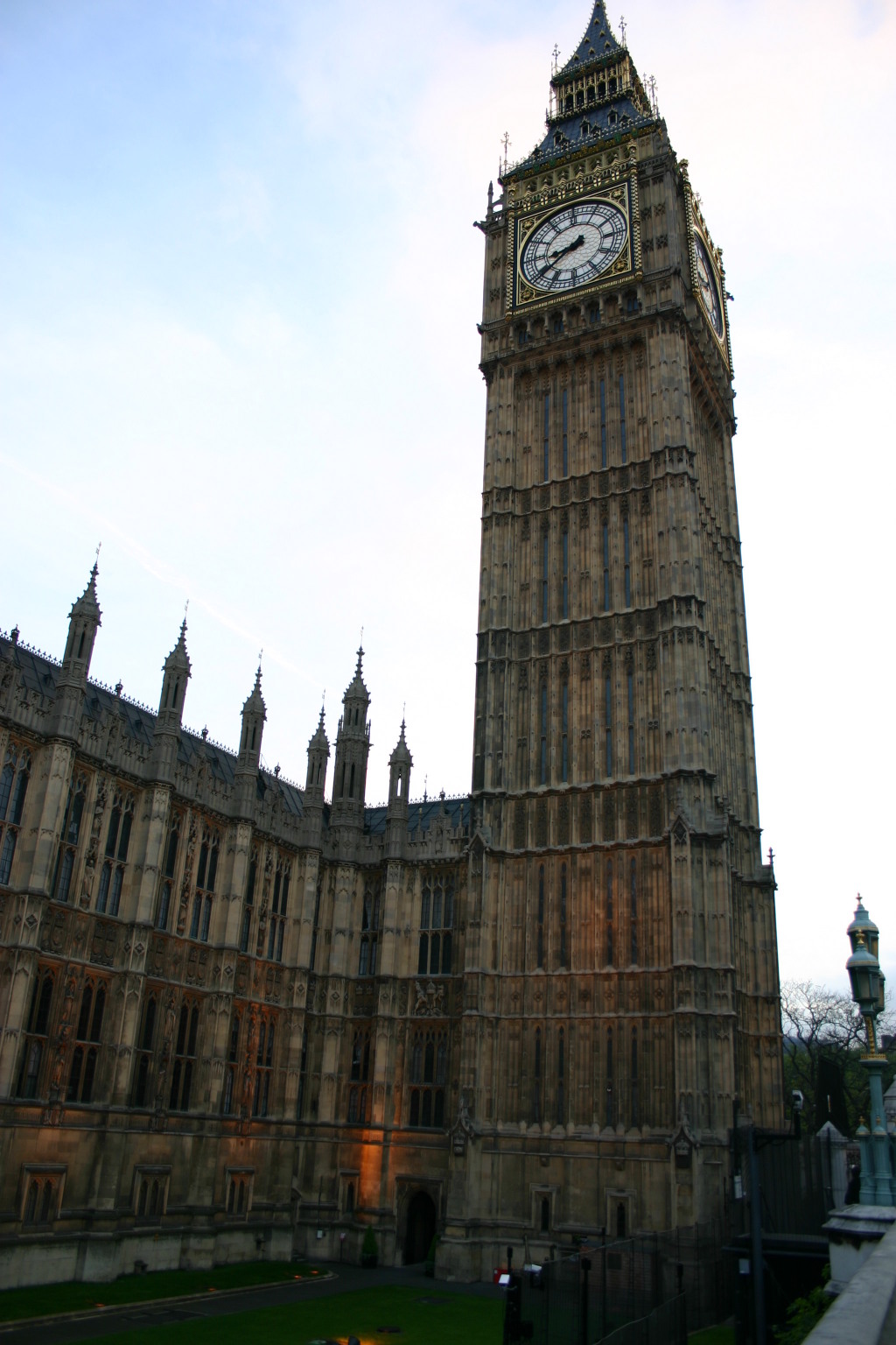 2006-05-26-London-80-BigBen.JPG