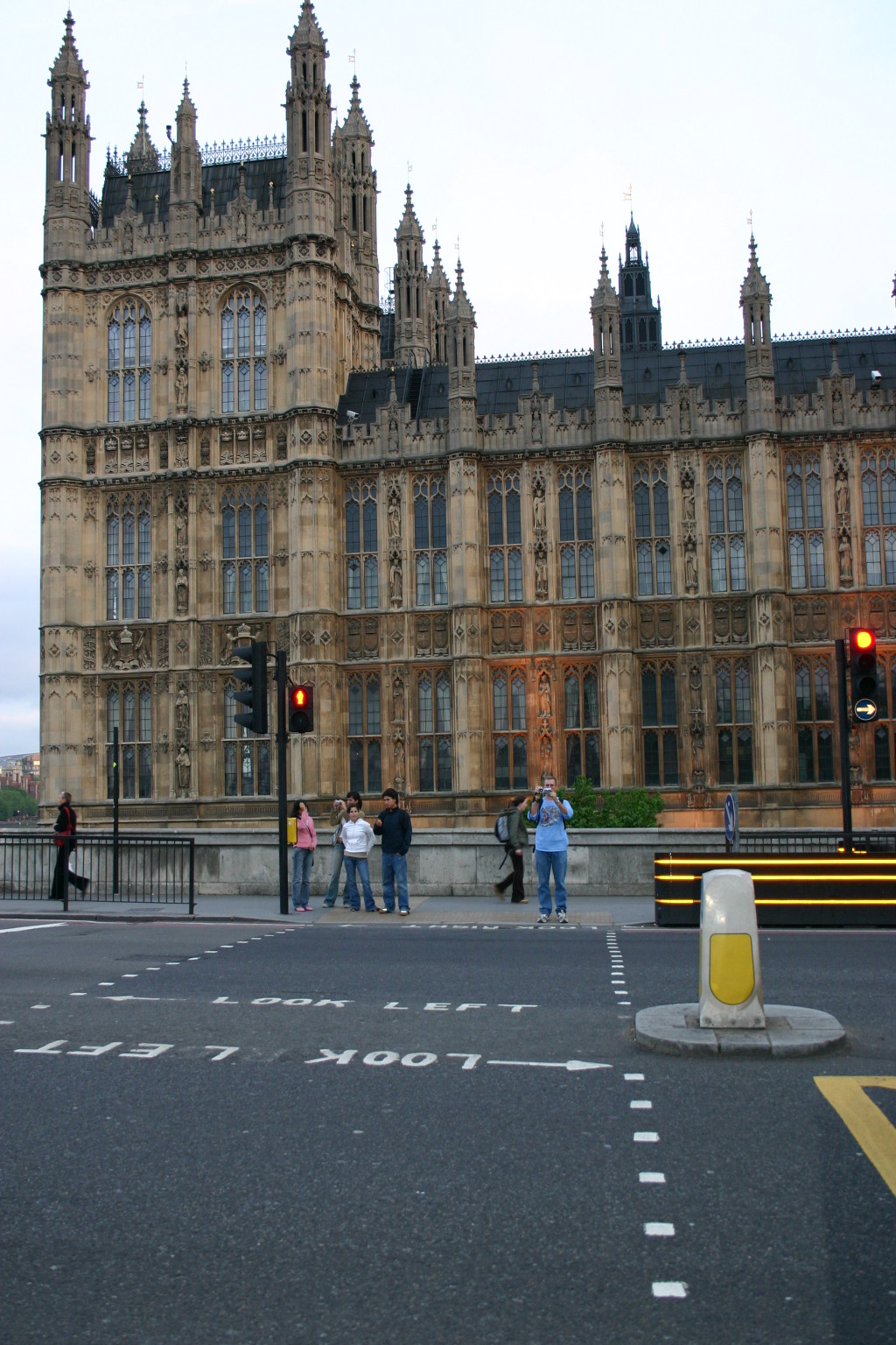 2006/05(May)/London/Day2/1024x768_2006-05-26-London-84-Travis-Parliment.JPG