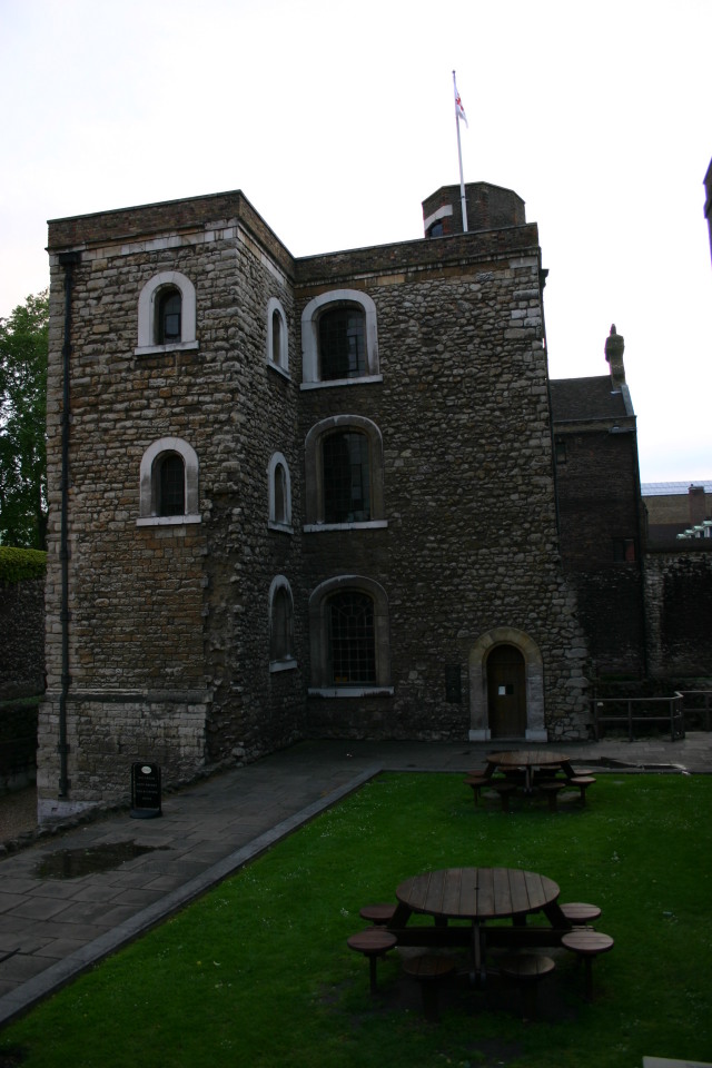 2006/05(May)/London/Day2/640x480_2006-05-26-London-70-Jewel-Tower.JPG