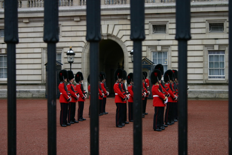 2006-05-26-London-02-Changing-of-the-Guard.JPG
