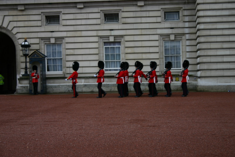 2006-05-26-London-11-Changing-of-the-Guard.JPG