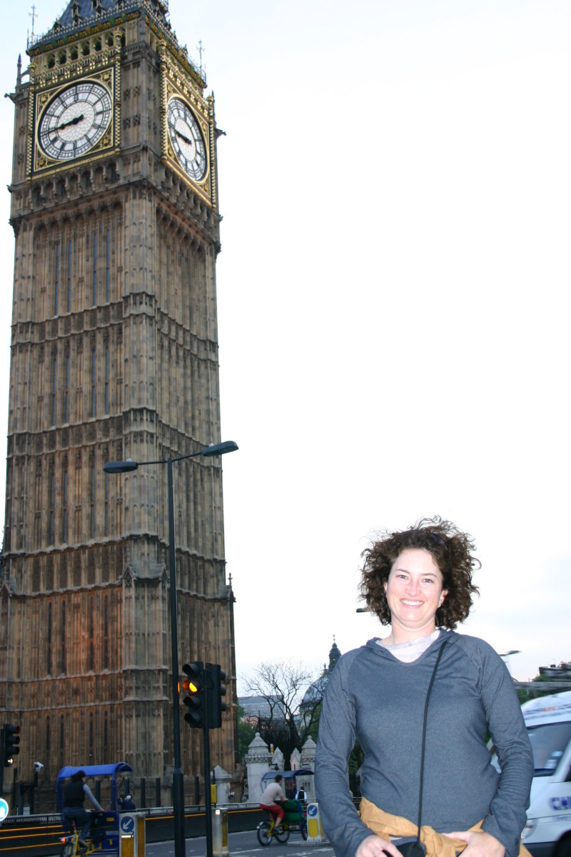 2006/05(May)/London/Day2/800x600_2006-05-26-London-87-Suzi-BigBen.JPG