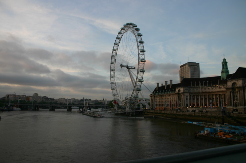 2006/05(May)/London/Day2/800x600_2006-05-26-London-90-LondonEye.JPG