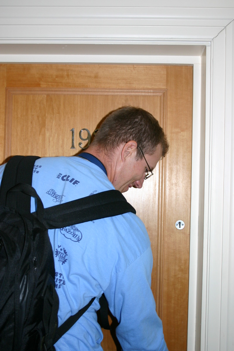 2006/05(May)/London/Day2/800x600_2006-05-26-London-91-Travis-Flat.JPG