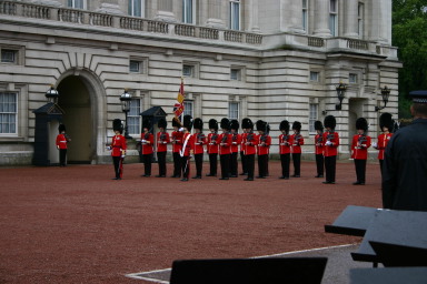 2006-05-26-London-03-Changing-of-the-Guard.JPG