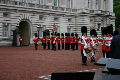 2006-05-26-London-04-Changing-of-the-Guard.JPG