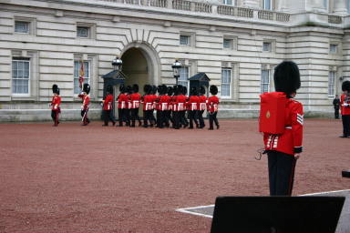 2006-05-26-London-05-Changing-of-the-Guard.JPG