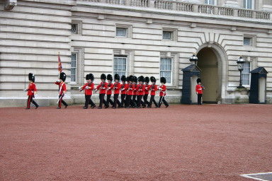 2006-05-26-London-06-Changing-of-the-Guard.JPG