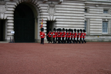2006-05-26-London-07-Changing-of-the-Guard.JPG