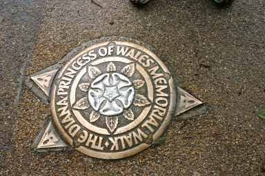 2006-05-26-London-17-the-Diana-Princess-of-Wales-Memorial-Walk-sign.JPG