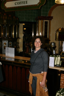 2006-05-26-London-26-Harrods-Suzi-coffee-bar.JPG