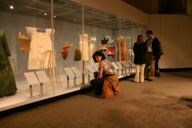 2006-05-26-London-37-Victoria-and-Albert-Museum-Suzi.JPG