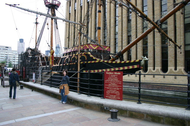 2006/05(May)/London/Day3/640x480_2006-05-27-London-12-Golden-Hinde-ship-Suzi.JPG