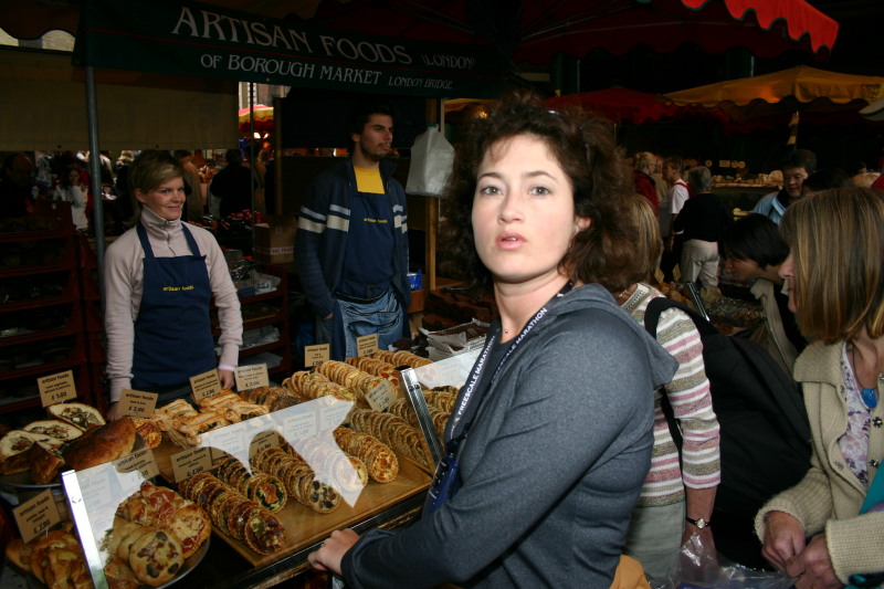 2006/05(May)/London/Day3/2006-05-27-London-01-Boroughs-market-Suzi.JPG