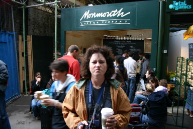2006-05-27-London-06-Boroughs-market-Suzi-with-Starbucks-crappy-coffee-before-finding-this-shop.JPG