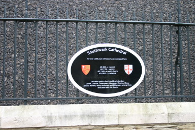 2006-05-27-London-06-Southwark-Cathedral-by-Boroughs-market-Travis.JPG