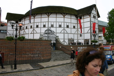 2006-05-27-London-15-Suzi-Shakespear-Globe-Theater.JPG