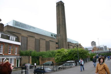 2006-05-27-London-16-Tate-Modern-Museum-Suzi.JPG