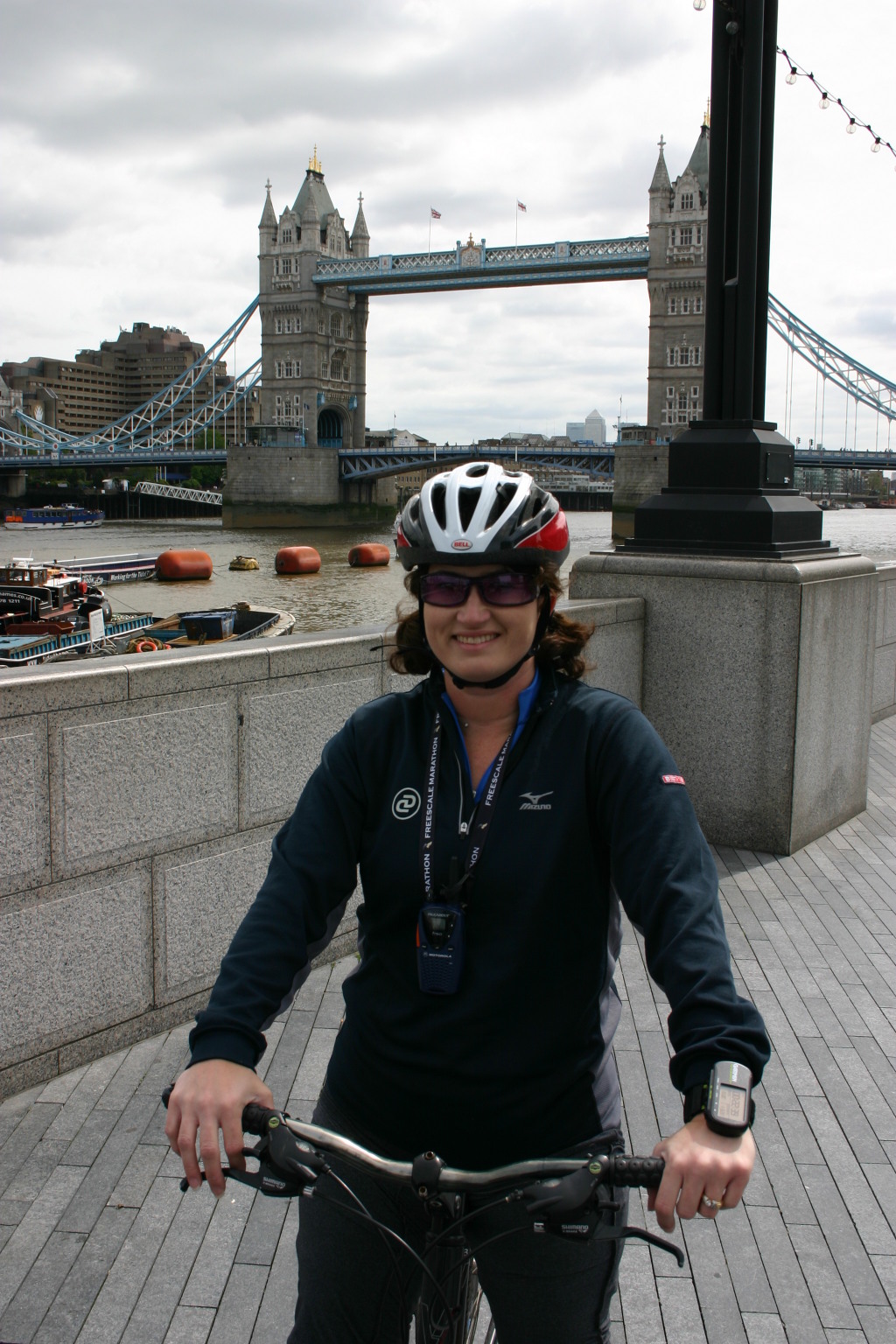2006-05-28-London-11-bike-tour-Suzi-London-Bridge.JPG