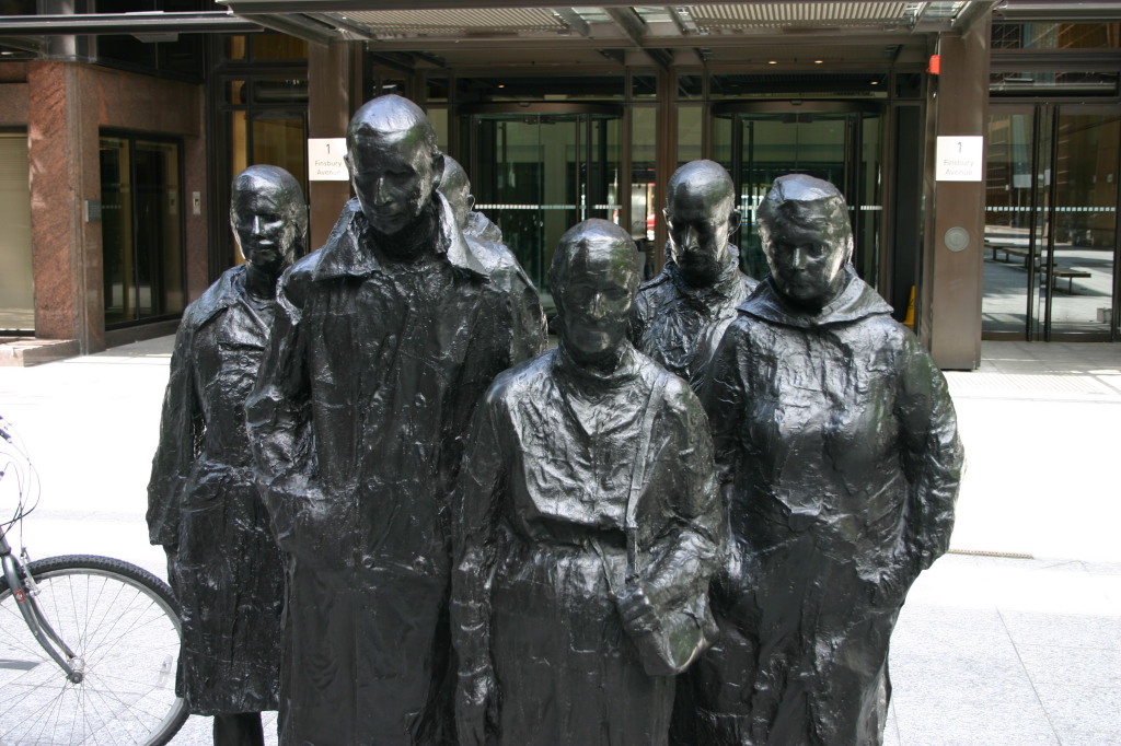 2006-05-28-London-33-bike-tour-Statue.JPG