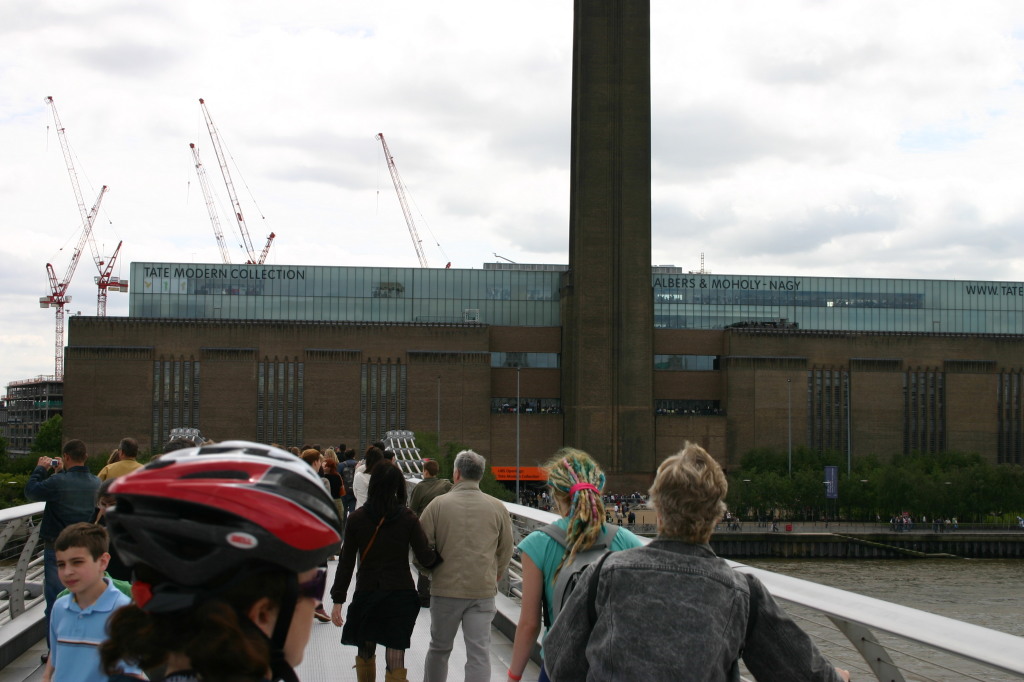 2006-05-28-London-53-bike-tour-Tate-Modern.JPG