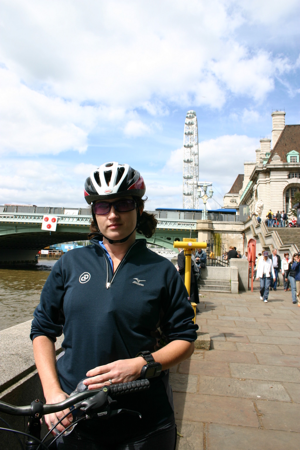 2006-05-28-London-61-bike-tour-Suzi-LondonEye.JPG