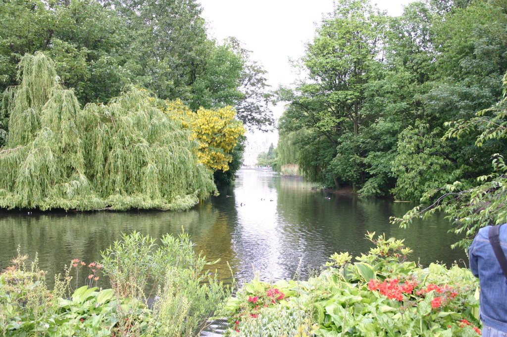 2006-05-28-London-67-bike-tour-St-James-Park.JPG