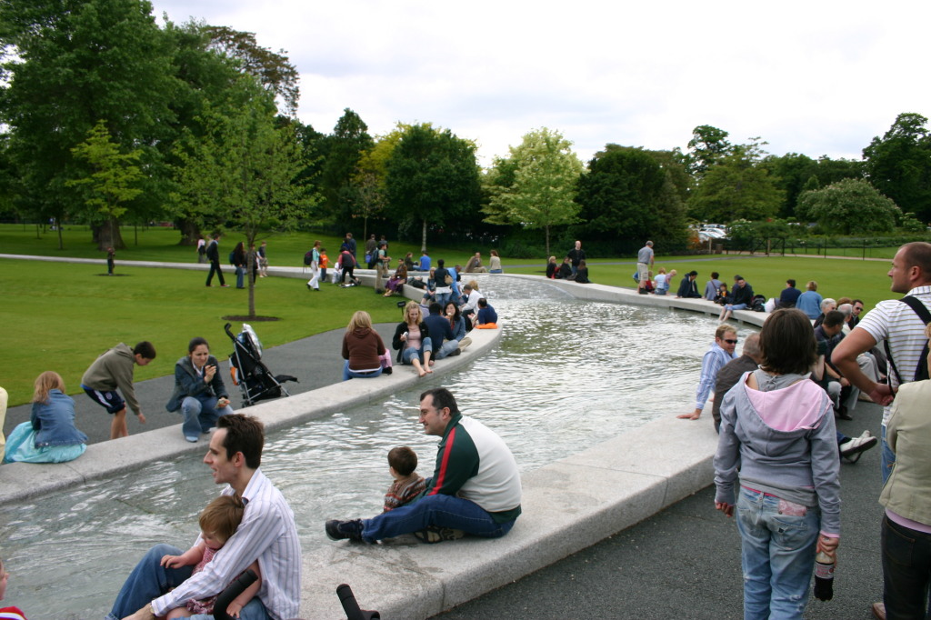 2006-05-28-London-72-bike-tour-Diana-memorial-fountain.JPG