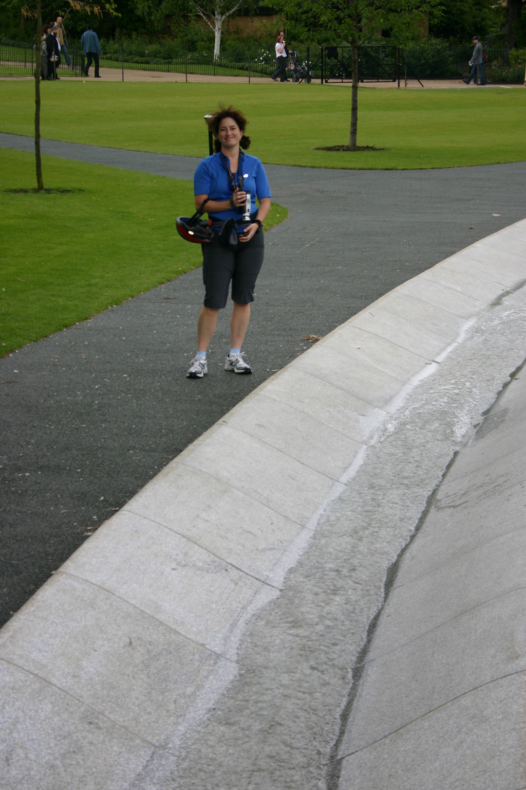 2006-05-28-London-74-bike-tour-Diana-memorial-fountain-Suzi.JPG