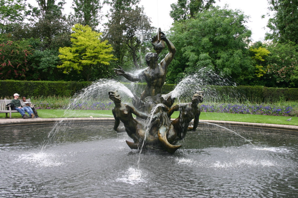2006-05-28-London-81-bike-tour-Queen-Marys-Gardens-water-fountain.JPG