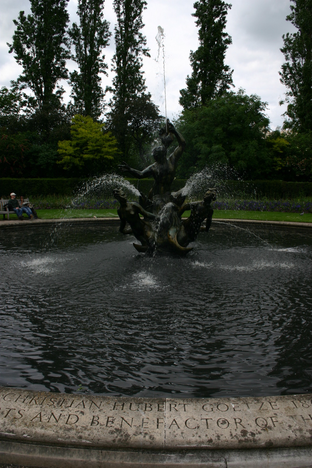 2006-05-28-London-82-bike-tour-Queen-Marys-Gardens-water-fountain.JPG