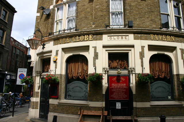 2006/05(May)/London/Day4/640x480_2006-05-28-London-07-bike-tour-the-Globe-Tavern.JPG