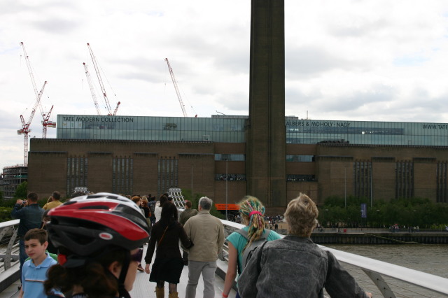 2006-05-28-London-53-bike-tour-Tate-Modern.JPG