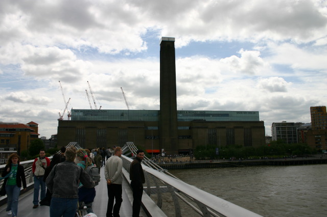 2006-05-28-London-56-bike-tour-Tate-Modern.JPG