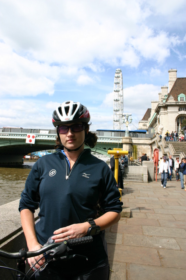 2006/05(May)/London/Day4/640x480_2006-05-28-London-61-bike-tour-Suzi-LondonEye.JPG