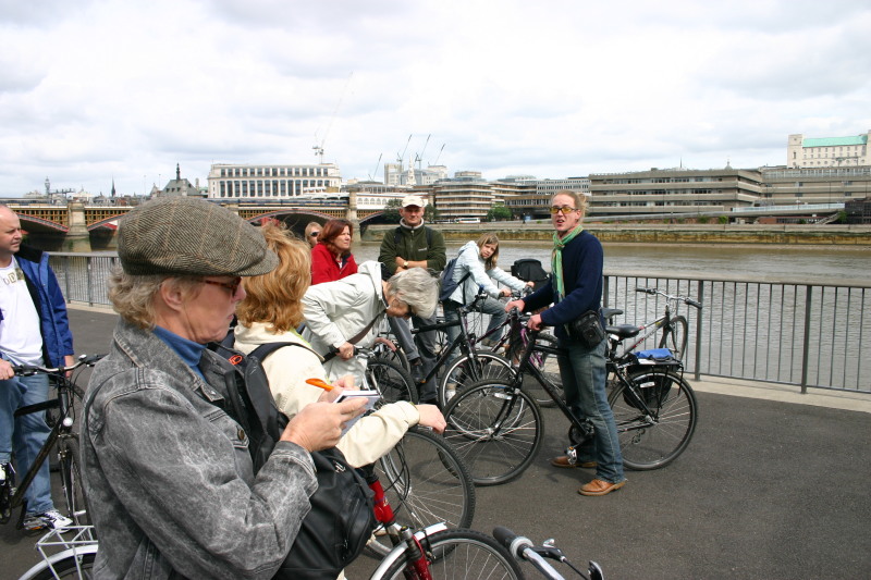 2006-05-28-London-05-bike-tour-River-Thames-Matthew.JPG