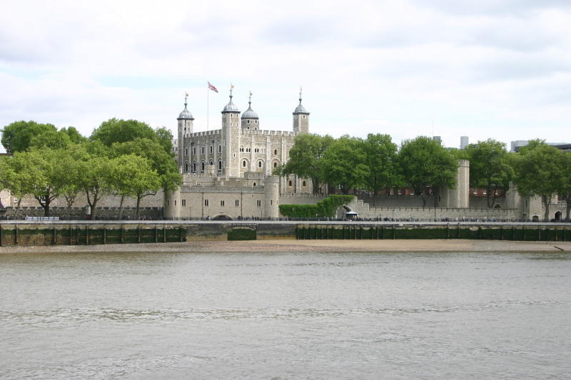 2006-05-28-London-12-bike-tour-London-Tower.JPG