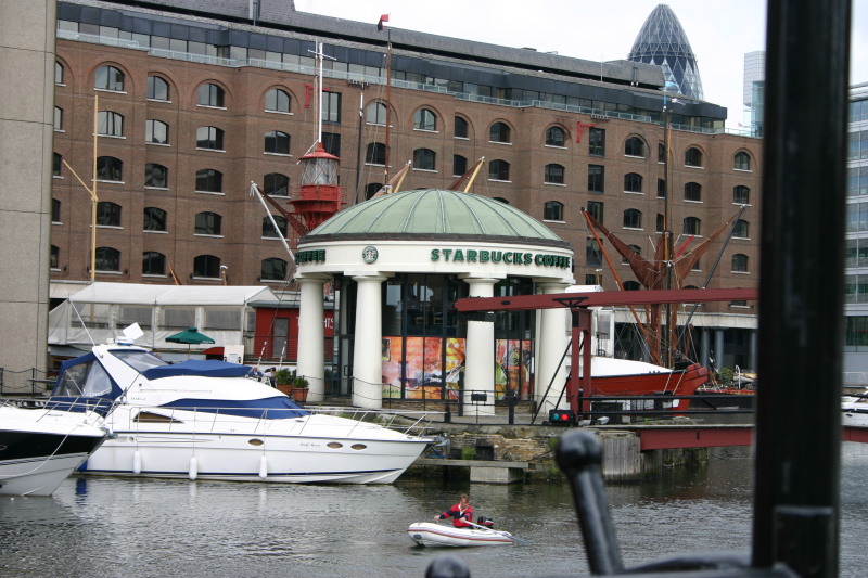 2006-05-28-London-19-bike-tour-Starbucks.JPG