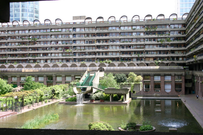 2006-05-28-London-37-bike-tour-Barbican-8th-wonder-of-the-world.JPG